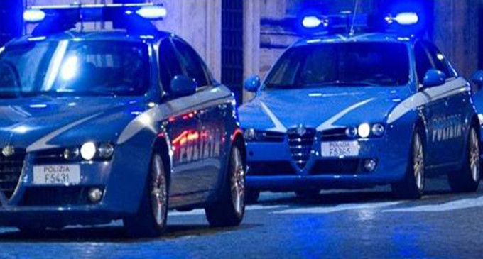 Rissa in piazza Martiri, ferita una volontaria