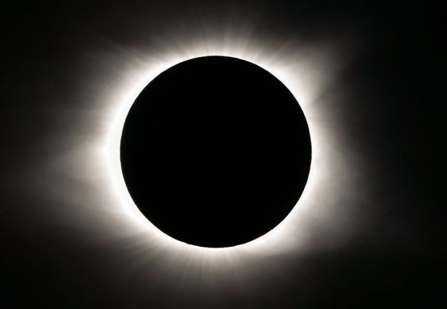 In arrivo l’eclissi totale di luna più lunga del secolo