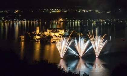 Magica apertura a Orta del Festival dei fuochi