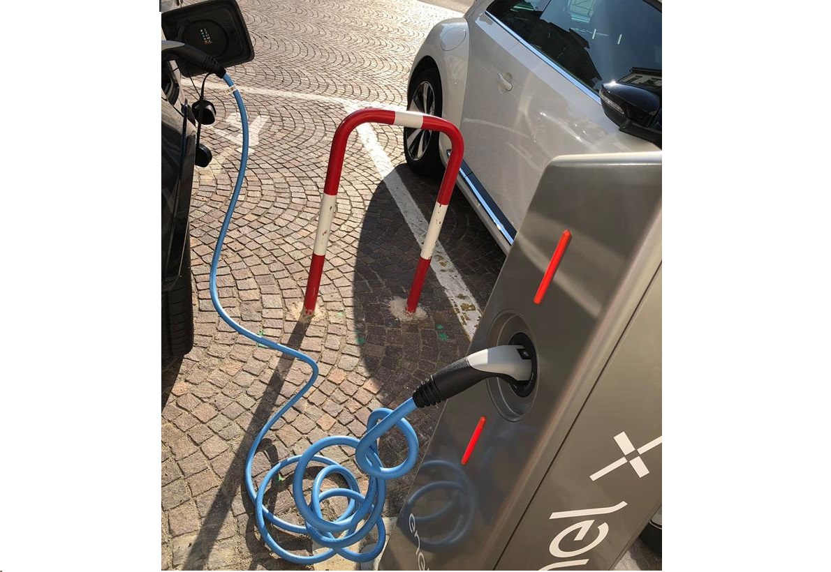 Colonnine ricarica auto elettriche: attive le prime due ad Arona