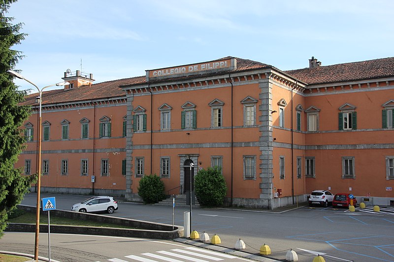 Passione e impegno, gli studenti novaresi premiano don Alberto Brentegani