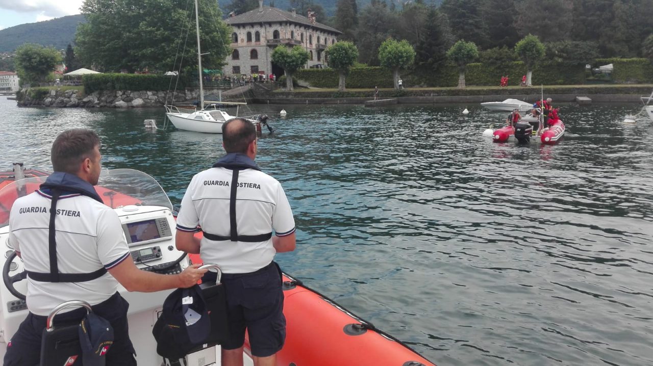 Bagnante disperso nel lago Maggiore: trovato cadavere in serata