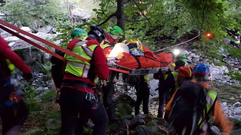 Soccorso alpino intervento da 36 ore in una grotta
