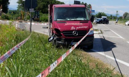 Travolto e ucciso nel vercellese mentre installa il semaforo