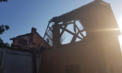 Vigili del fuoco intervengono per il crollo di una parte di tetto