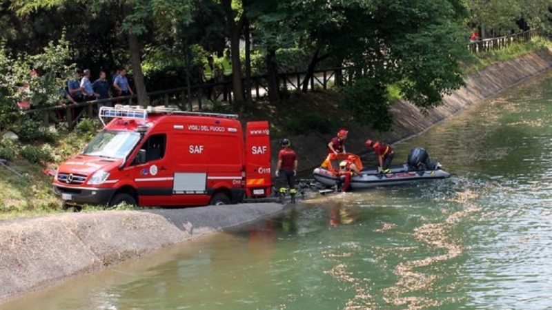 Annega cercando di recuperare la canna da pesca