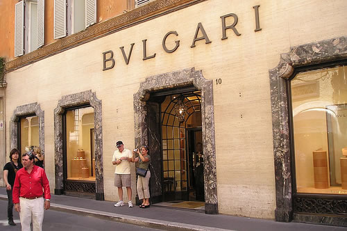 Outlet Serravalle: anche i ladri “per saldi”. Svaligiato Bulgari