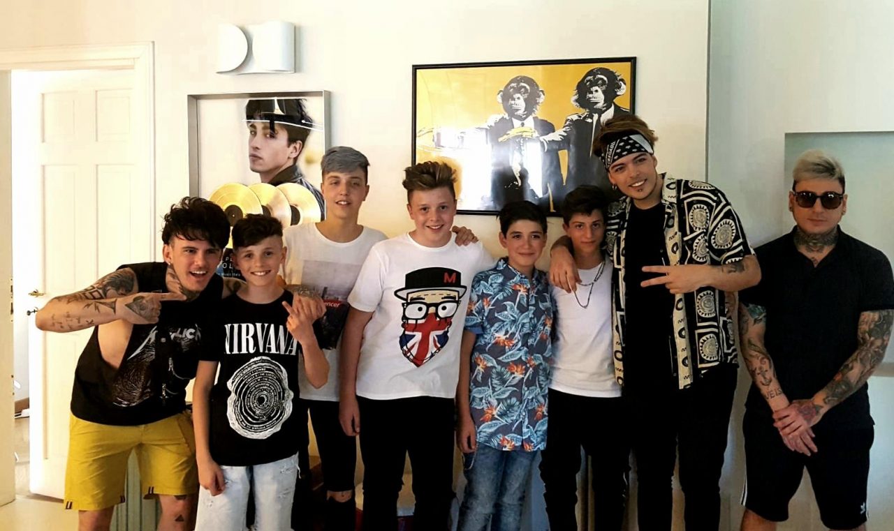 I Little Rock in un video clip assieme ai The Kolors e a J-Ax