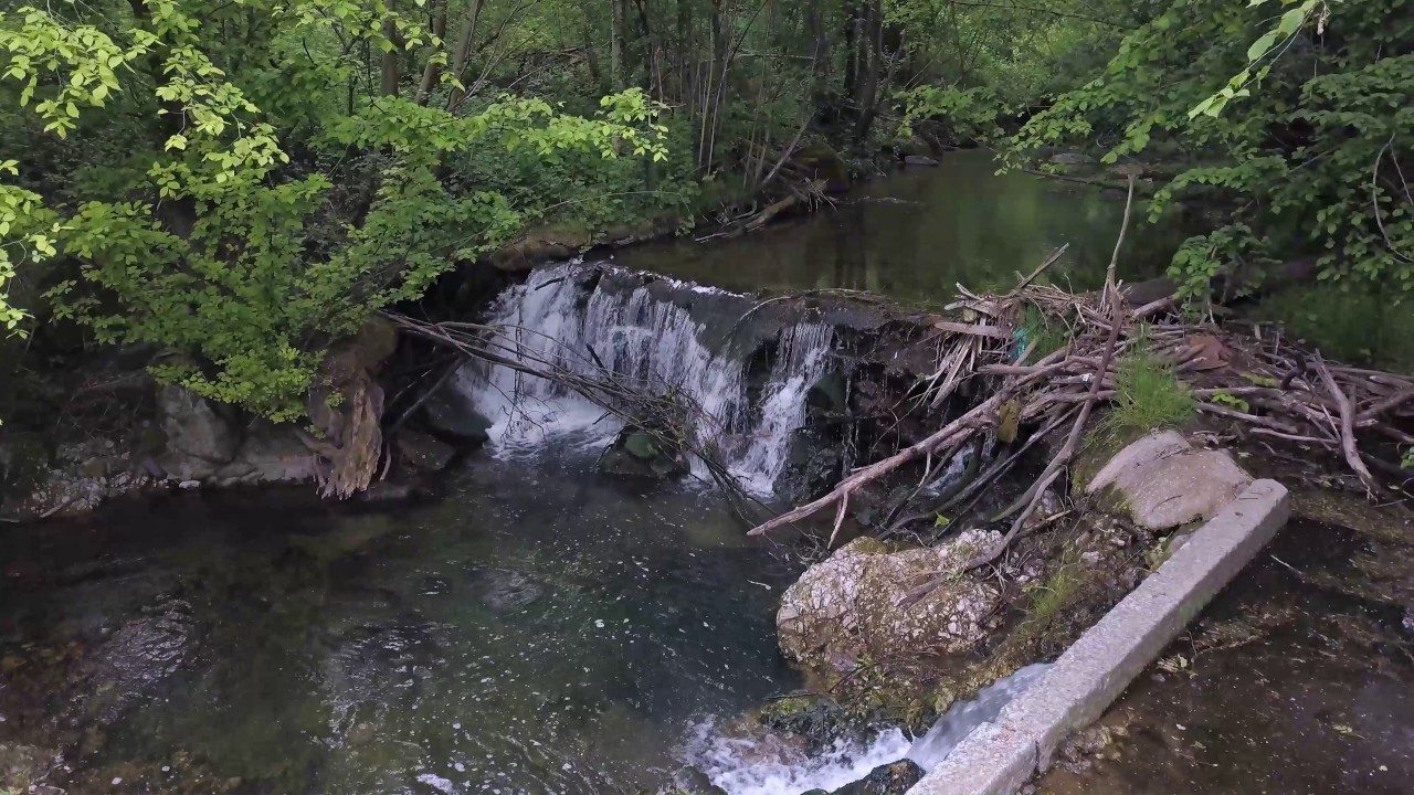 Goletta dei laghi: la foce del Vevera ad Arona è piena di rifiuti
