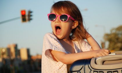 Occhiali da sole e prevenzione in vacanza: incontri con i bambini