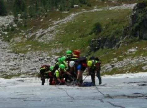 Si schianta in parapendio