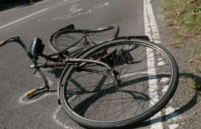 Ciclista investito a Dormelletto: è gravissimo