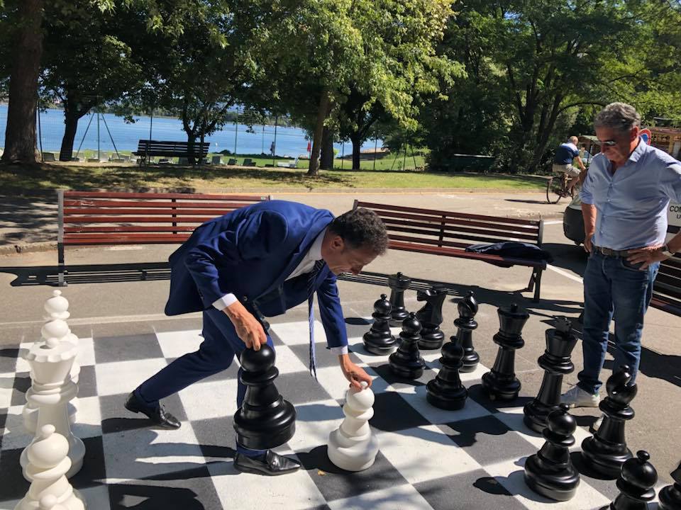 Scacco matto ad Arona: in corso Europa si gioca