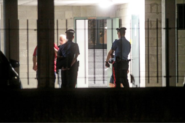 Uomo ucciso dal figlio della compagna