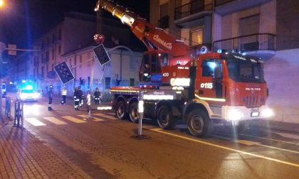 Cade un semaforo in corso Risorgimento a Novara