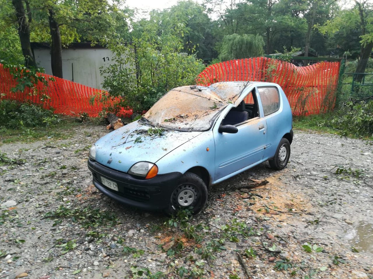 Maltempo Anziano bloccato in auto