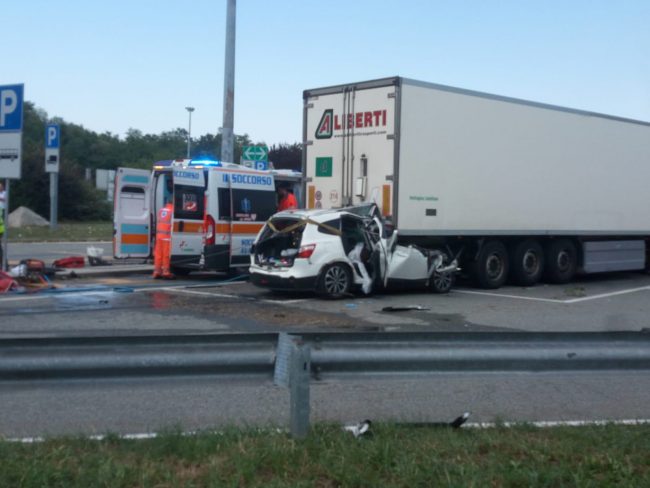 Incidente in autostrada: un morto