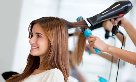 Parrucchieri ed estetiste: “Vogliamo lavorare anche il primo maggio”