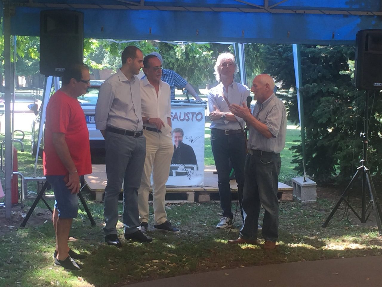 Ballando sotto le fronde oltre un mese di divertimento