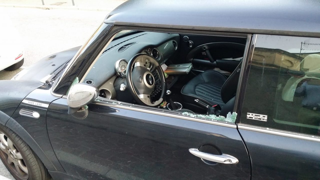 Finestrini distrutti: raffica di episodi nelle scorse notti