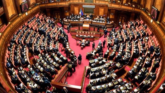 Vaccini obbligatori: ostruzionismo alla Camera, ma l’autocertificazione passerà