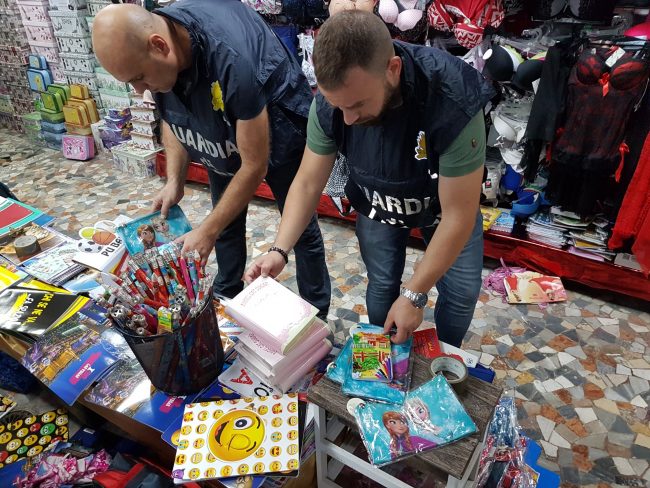 Sequestrato un milione di articoli pericolosi, anche per la scuola IL VIDEO