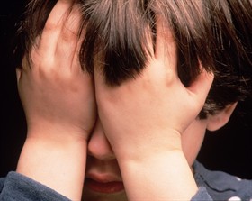 Nonno violenta la nipotina di tre anni