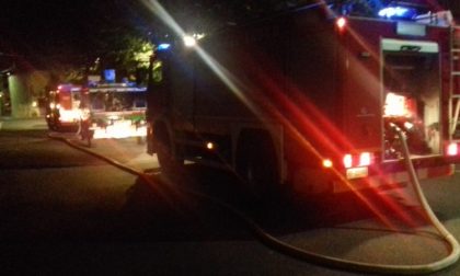 Camion a fuoco sulla A26 nella galleria di Stresa