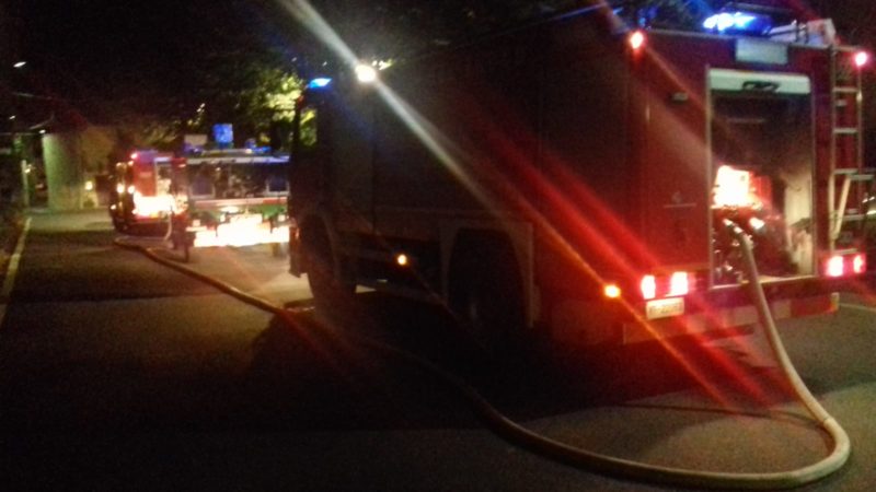 Camion a fuoco sulla A26 nella galleria di Stresa