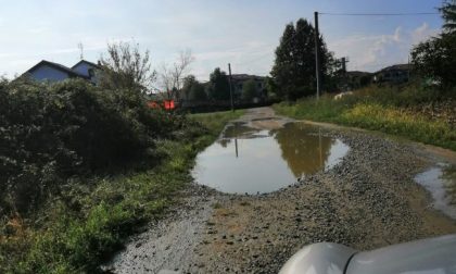 “Mia figlia disabile non può uscire di casa: la strada è piena di buche”