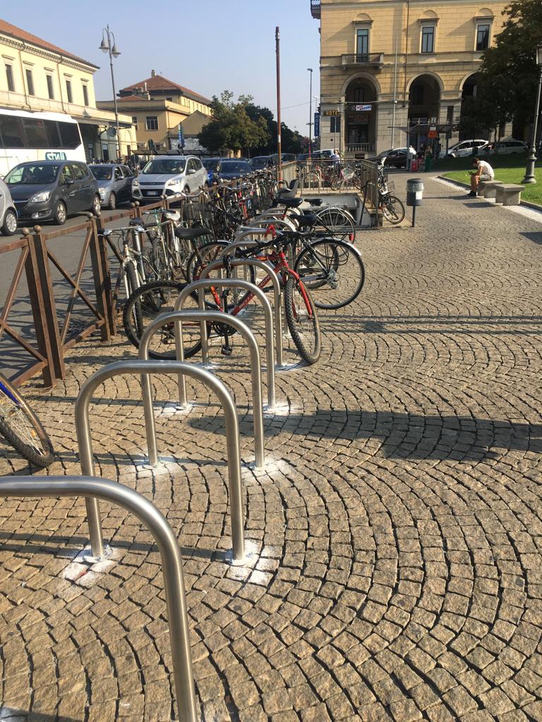 Bici alla stazione, nuovi posteggi in piazza Garibaldi