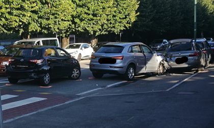 Arona: carambola di auto in viale Baracca