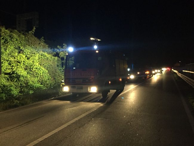 auto nel fosso vigili fuoco arona 