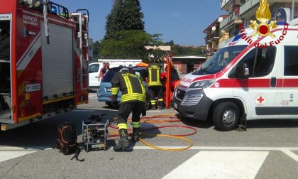 Scontro camion auto a Paruzzaro: persona incastrata