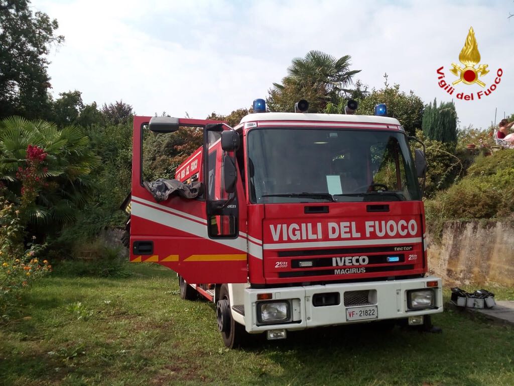Incendio in villa a Nebbiuno, muore una donna