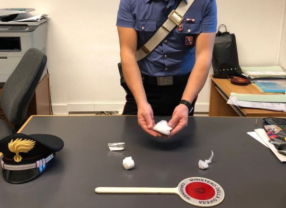 Droga Shaboo nel vano airbag: arrestati due marocchini a Novara