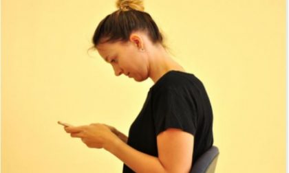 Uso del cellulare: occhio alla cervicale