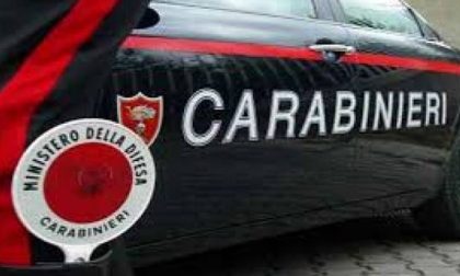 Ubriachi aggrediscono i carabinieri a calci e pugni