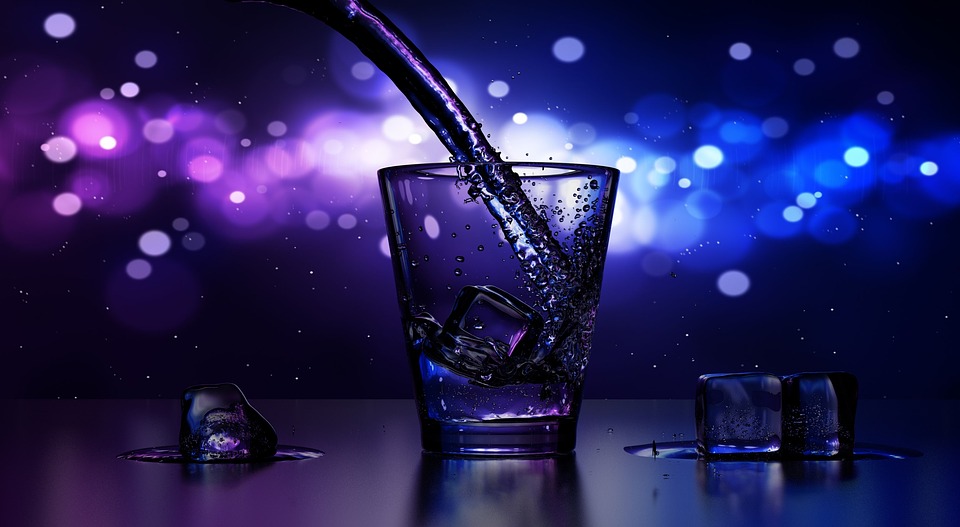 A giudizio il titolare di un bar aronese: servì alcol a un minorenne