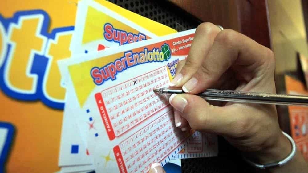 SuperEnalotto centrato il 6 da record: 371 milioni di euro