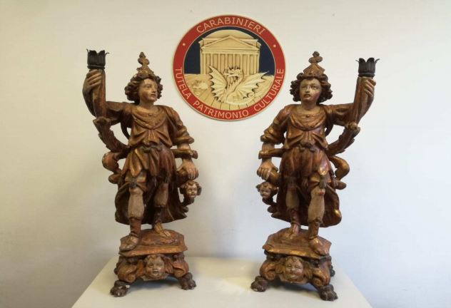 Statue lignee rubate nel vercellese in vendita in fiera a Viterbo