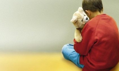 Non ha tutti i vaccini: bimbo in classe da solo alla materna