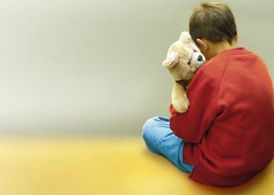 Non ha tutti i vaccini: bimbo in classe da solo alla materna