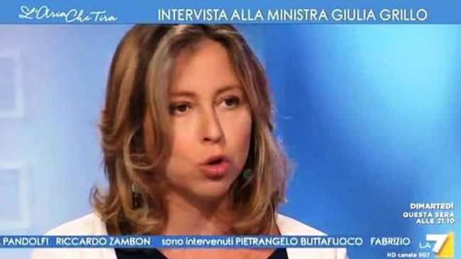 Vaccino esavalente non obbligatorio? Nuova bufera sul Ministro Grillo