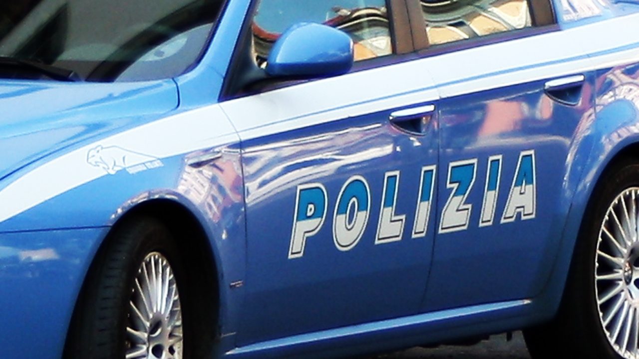 Tre uomini arrestati per estorsione e stalking