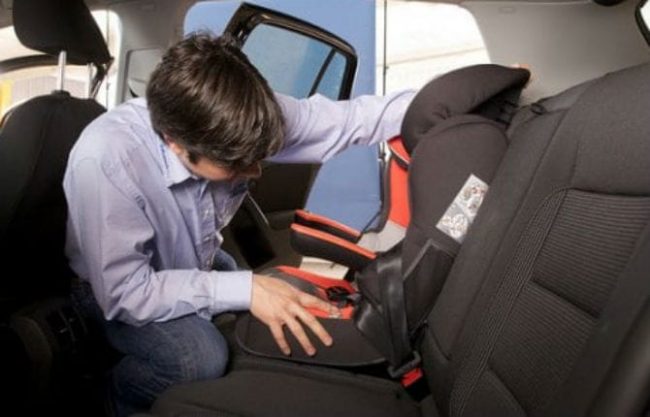 Bimba senza seggiolino auto, morta nell’incidente: genitori patteggiano