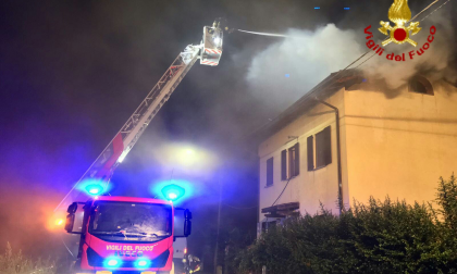 Paura tra Momo e Agnellengo per un tetto in fiamme