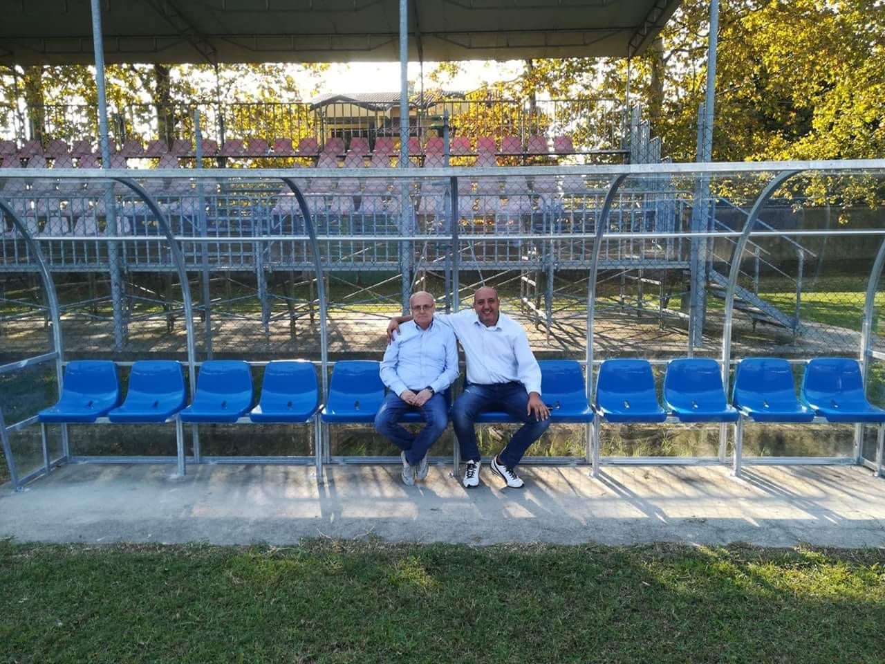 Panchine nuove al campo sportivo Trecate