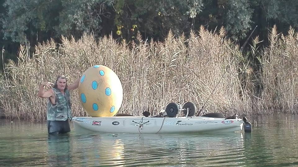 Lago d’Orta, dopo i Dvd porno, pescato un uovo di drago