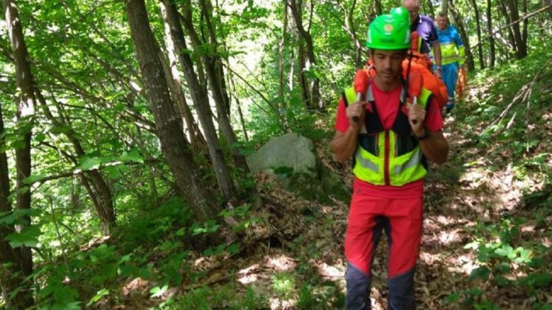 Cercatore di funghi scivola in Val Cannobina: recuperato dal Soccorso Alpino